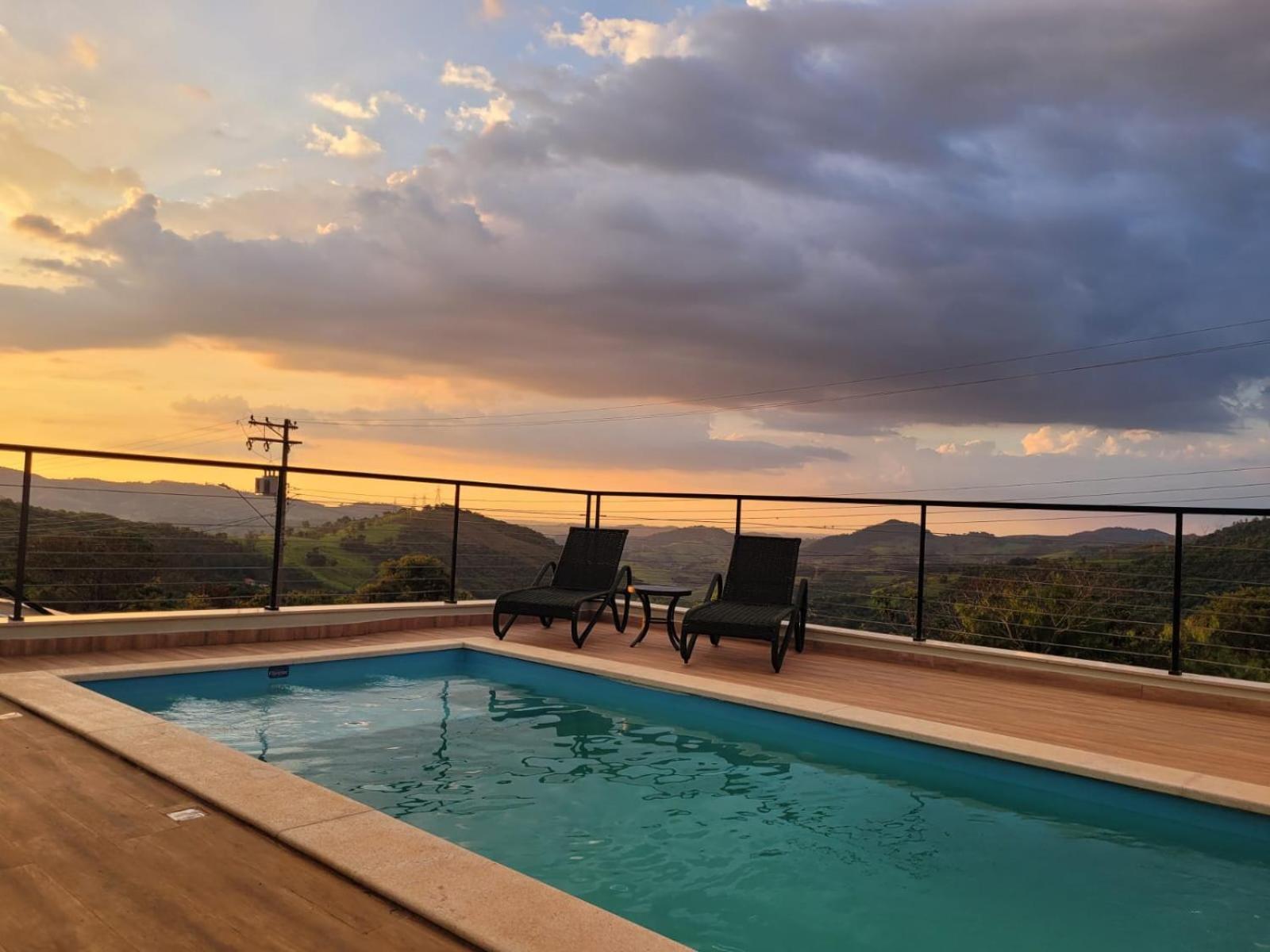 Casa Nova, Piscina E Vista Para As Montanhas Villa Águas de Lindóia Екстериор снимка